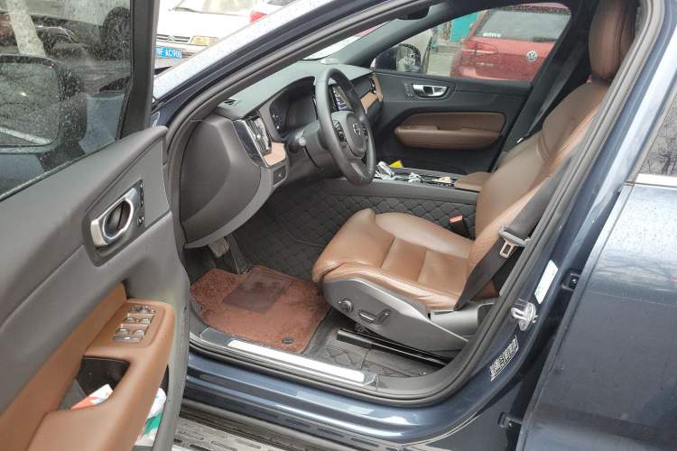 Used Volvo XC60 2024 B5 4x4 Smart Luxury Edition
