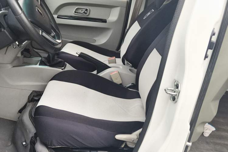 Used Jinbei New Hiace S 2019 1.5L Van Wealth Edition China VI SWC15M Left Front Seat