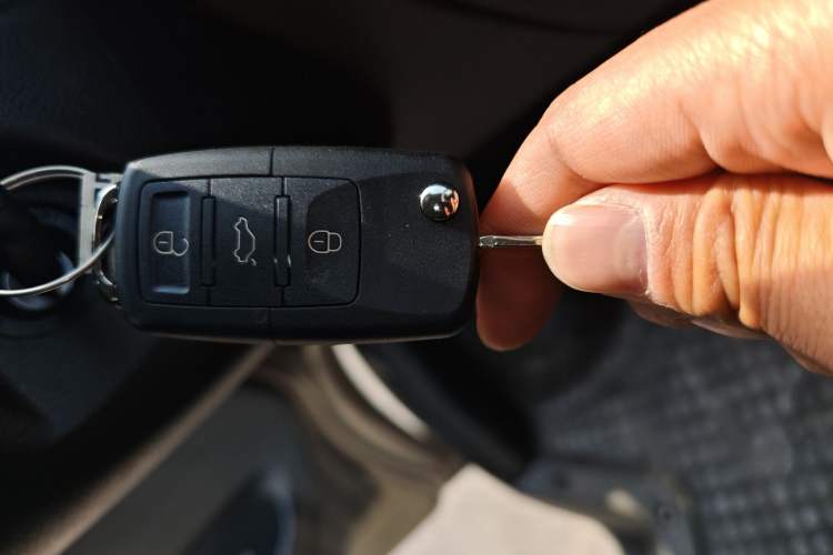 Used SAIC MAXUS Xintu V80 2018 2.5T AMT Commercial & Travel Long Wheelbase Mid-Roof 9-Seater