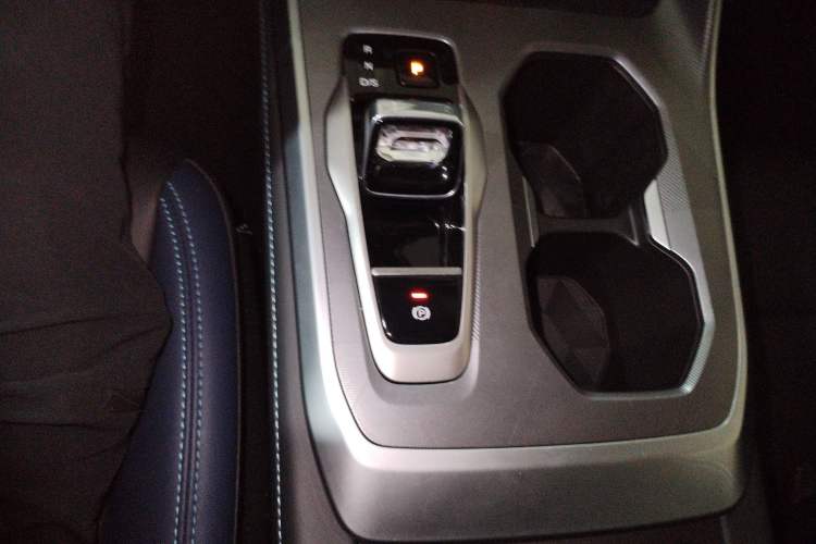 Used GAC Trumpchi GS3 2023 Shadow Speed 270T Enjoyment Edition Gear Lever