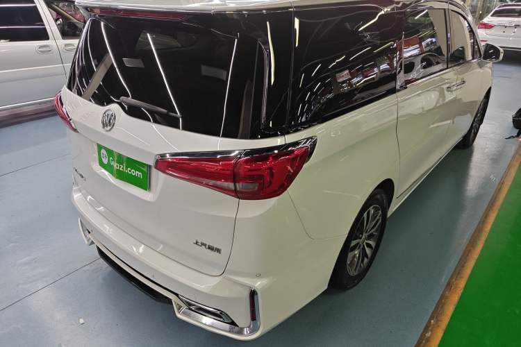 Used Buick GL8 2017 ES 28T Luxury Model China V Standard Rear Right 45 Deg