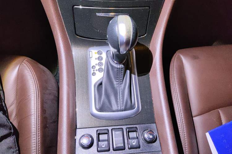 Used Infiniti QX50 2013 2.5L Two-Wheel-Drive Elegant Edition Gear Lever