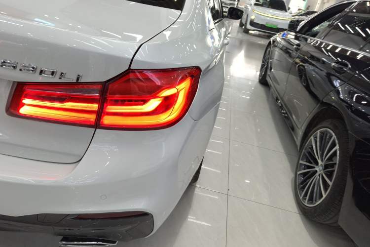 Used BMW 5 Series 2019 Facelifted 530Li Leading Edition M Sport Package