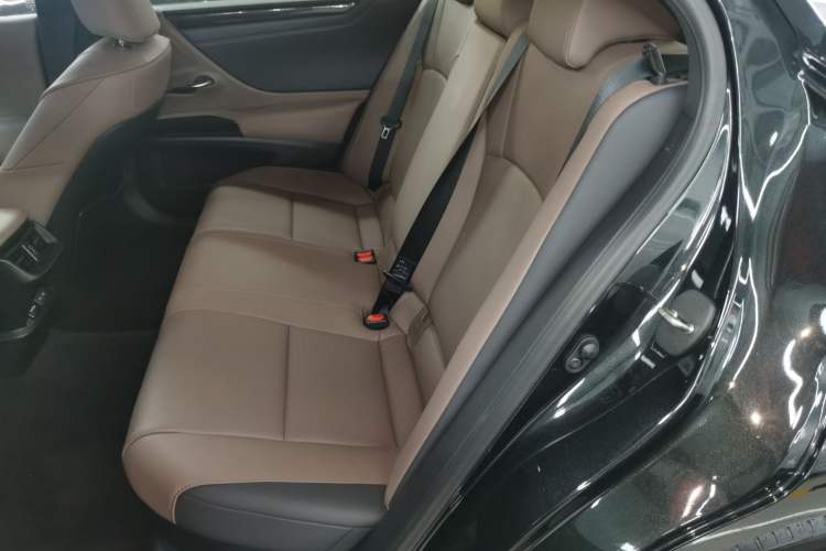 Used Lexus ES 2022 300h Excellence Edition