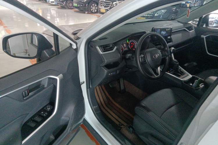 Used Toyota RAV4 2024 2.0L CVT Two-Wheel Drive Urban Edition