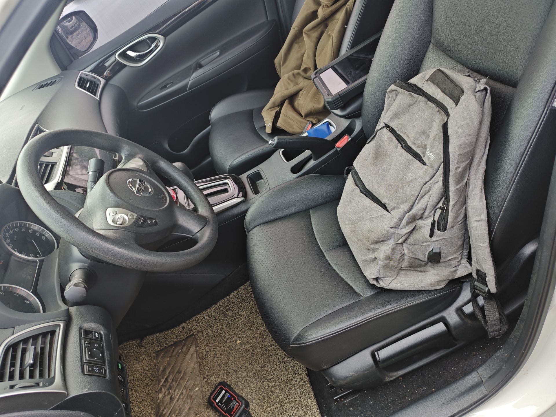 المقاعد الأمامية داخل السيارة