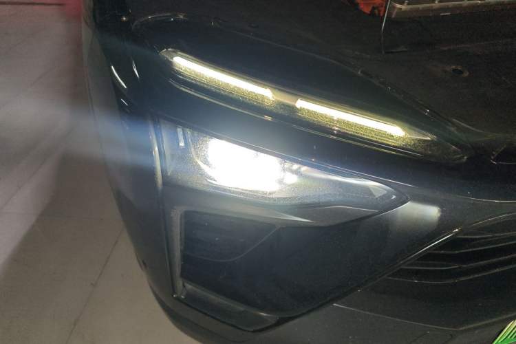 Used Nio ES8 2018 355 km Base Version 6-Seater Edition Right Front Headlight