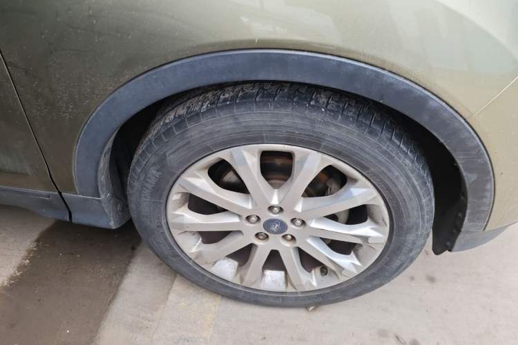 Used Ford Kuga 2013 1.6L GTDi Two-Wheel-Drive Comfort Model Right Front Wheel Hub