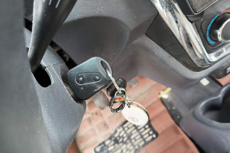 Used Jinbei Hiace X30 2023 1.5L Wealthy-Style Passenger Van 5/6/7-Seater Non-Air-Conditioned Version SWC15M Vehicle Key