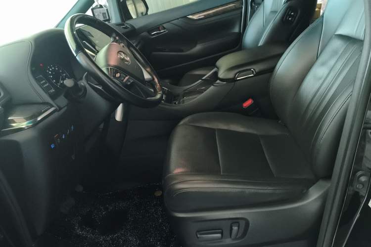 Used Toyota Vellfire 2021 Crown Dual-Engine 2.5L HV Supreme Edition
