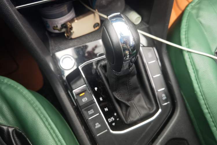 Used Volkswagen Tharu 2021 280TSI Two-Wheel-Drive Luxury Plus Edition Gear Lever