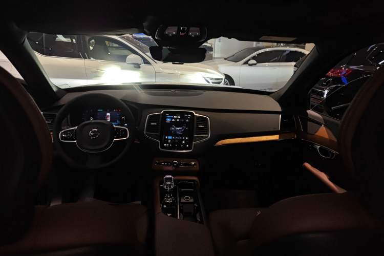 Used Volvo XC90 2025 B5 SmartDrive Luxury Edition 7-Seater
