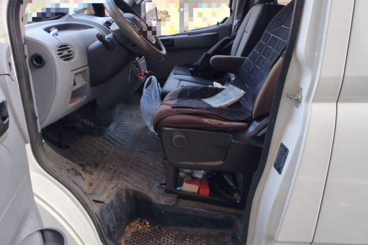 Used SAIC MAXUS Xintu V80 2018 2.5T AMT Aoyuntong Short Wheelbase Mid-Roof 5-6 Seater
