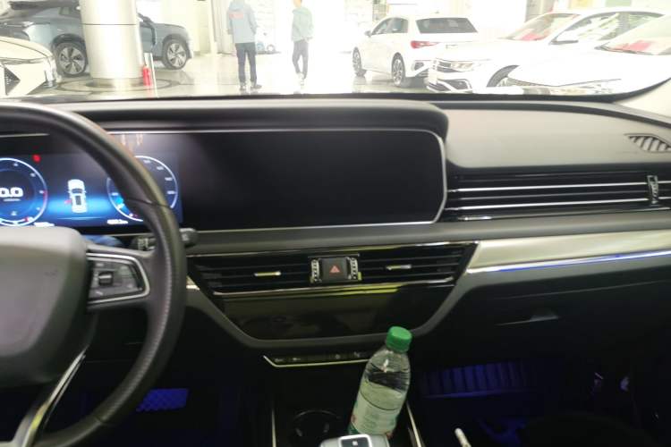 Used Hongqi HS5 2022 Revised Version 2.0T Smart Connect Flagship Edition Audio And AC Panel