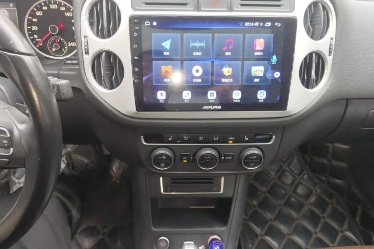 Used Volkswagen Tiguan 2015 1.8TSI Automatic Two-Wheel Drive Luxury Model Audio And AC Panel