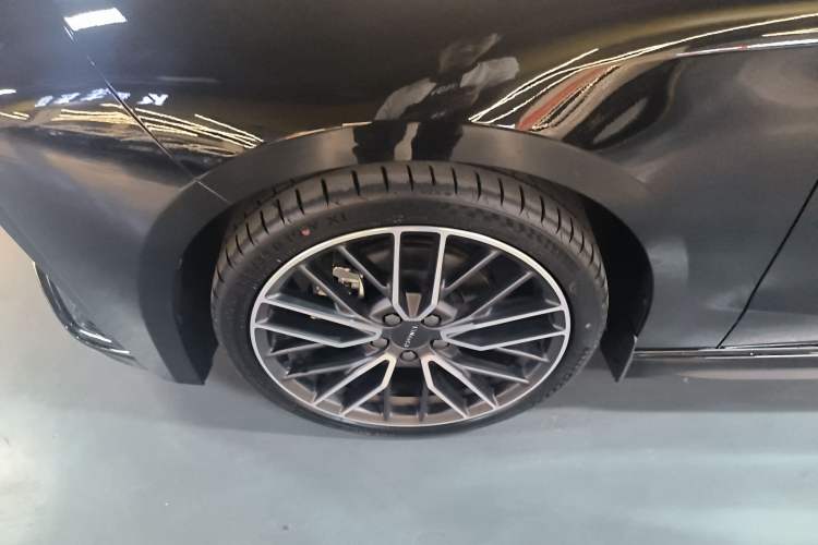 Used Lynk & Co 03 2025 2.0TD DCT Champion Edition Pro Left Front Wheel Hub