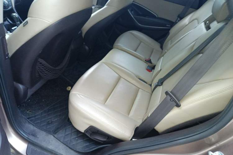 Used Hyundai Santa Fe 2015 2.0T Automatic All-Wheel Drive Smart Version 5 Seats Left Rear Seat