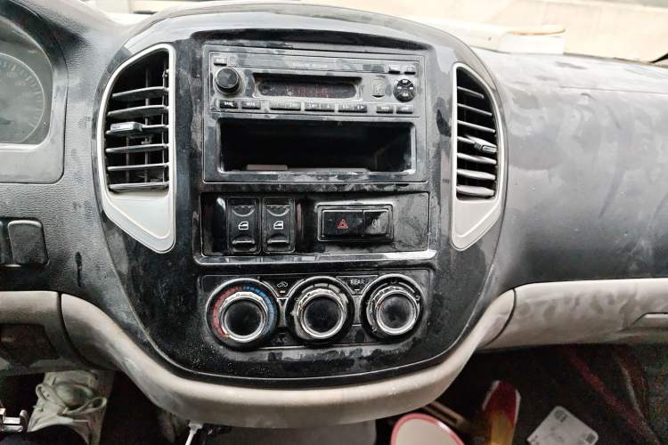 Used FORTHING Lingzhi 2016 M3L 1.6L 7-Seater Comfort Model
