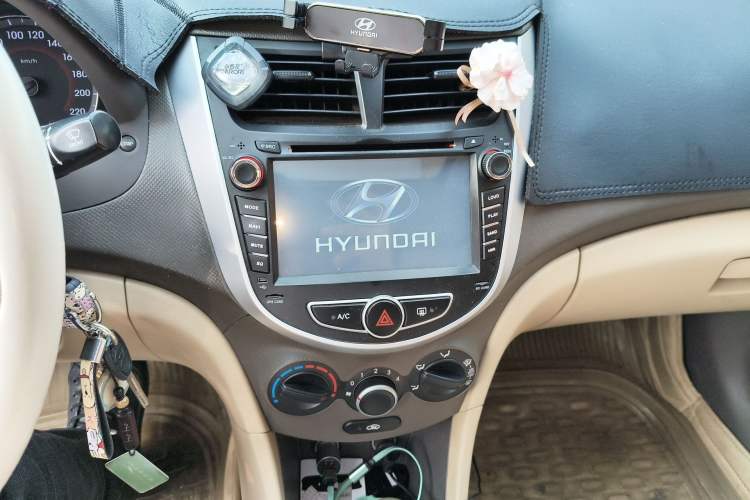 Used Hyundai Verna (older generation) 2010 Sedan 1.4L Automatic Fashionable GT Model Audio And AC Panel