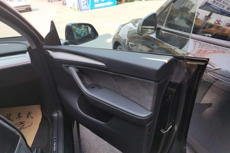 Used Tesla Model Y 2023 Long-Range All-Wheel-Drive Version