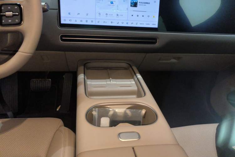 Used Li Auto i6 2025 Model Four-Wheel-Drive Standard Type