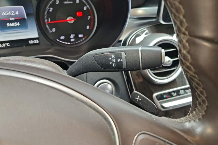 Used Mercedes-Benz GLC 2019 Facelift GLC 260 L 4MATIC Luxury Model Gear Lever