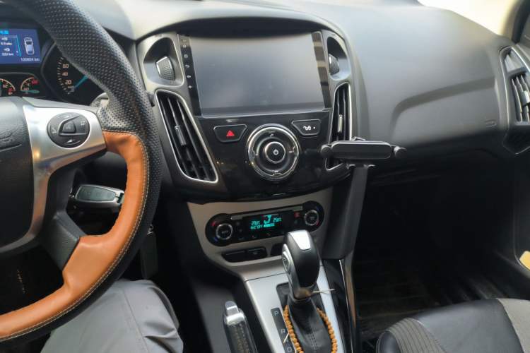 Used Ford Focus 2012 Hatchback 2.0L Automatic Luxury Sport Model
