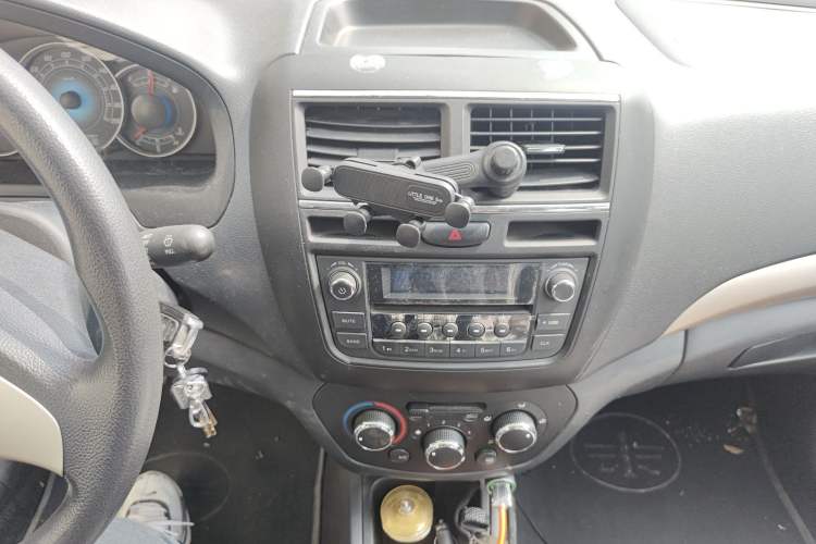 Used FAW Weizhi V5 2014 1.5L Manual Entry-Level Model
