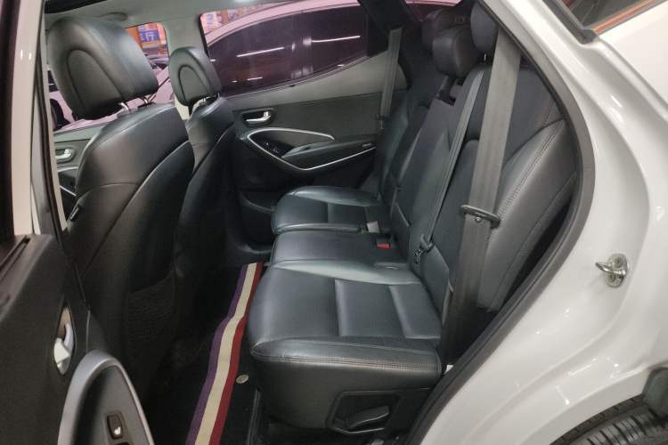 Used Hyundai Santa Fe 2013 2.0T Automatic All-Wheel Drive Top Trim