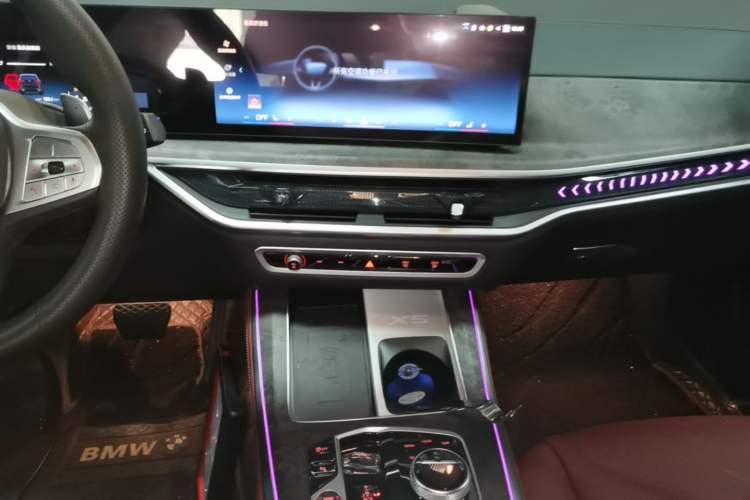 Used BMW X5 2023 xDrive 30Li Luxury M Sport Night Edition Package Audio And AC Panel