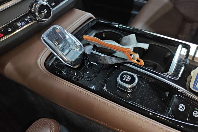 Used Volvo S90 New Energy 2024 Plug-in Hybrid Four-Wheel Drive Long-Range Luxury Smart Edition Gear Lever