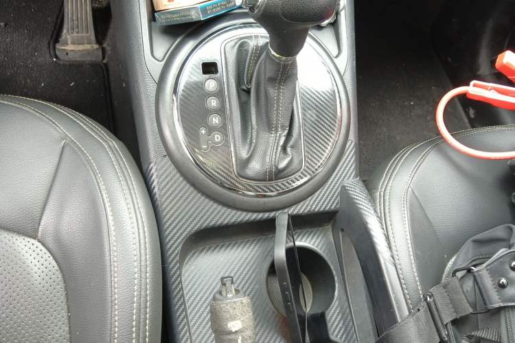 Used Kia Sportage R 2011 2.0L Automatic Two-Wheel Drive GL Gear Lever