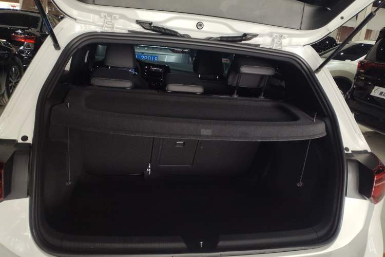 Used Volkswagen Golf 2021 280TSI DSG R-Line Trunk