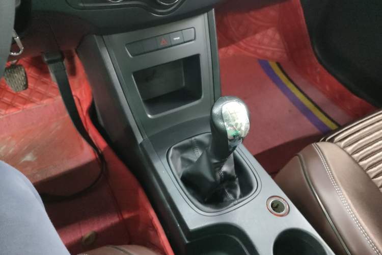 Used Roewe 350 2015 1.5L Manual Luxury Sunroof Edition