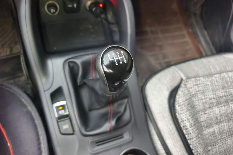 Used CHANGAN CS75 2016 2.0L Manual Luxury Version China V Standard Gear Lever