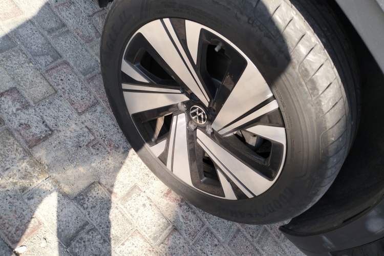 Used Volkswagen Teramont 2024 530 V6 All-Wheel-Drive Dragon Edition Right Front Wheel Hub