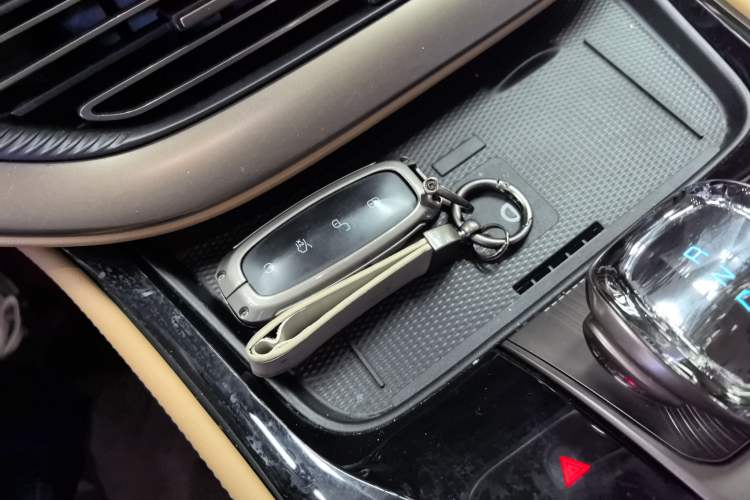 Used Denza D9 2022 DM-i 970 Four-Wheel Drive Flagship Model
