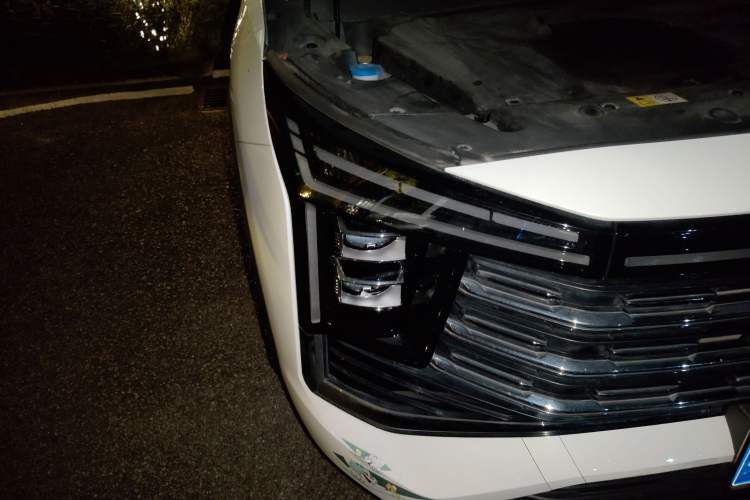 Used SOL X8 PLUS 2023 1.5 TGDI DCT Smart Home Edition 7-Seater