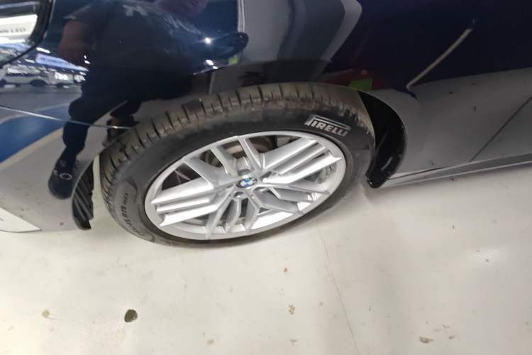Used BMW 5 Series 2024 525Li Luxury Package Left Front Wheel Hub