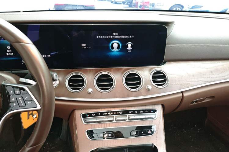 Used Mercedes-Benz E-Class New Energy 2022 Second Facelift E 350 e L Plug-in Hybrid Sedan Audio And AC Panel