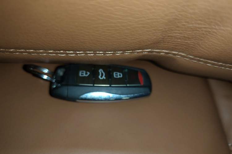 Used Haval H8 2015 2.0T Two-Wheel-Drive Standard Version
