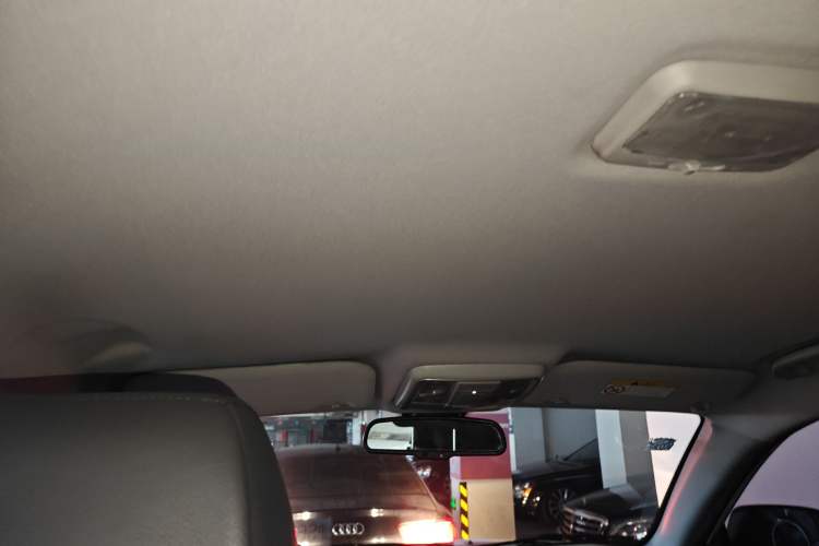 Used Haval H5 Classic 2018 Classic Edition 2.0T Manual Two-Wheel Drive Elite Model Headliner