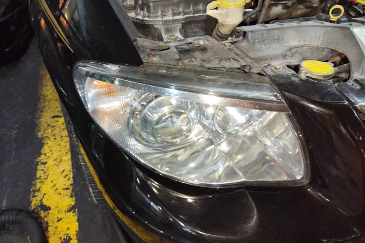 Used Chrysler Grand Voyager 2007 3.3L Business Edition Right Front Headlight