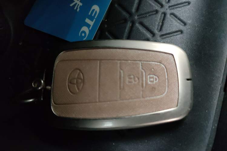 Used Toyota RAV4 2021 Dual-Engine 2.5L E-CVT Two-Wheel Drive Elite Edition Vehicle Key