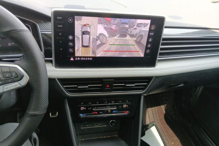 Used Volkswagen Tiguan L 2024 330TSI Automatic Two-Wheel Drive R-Line Enhanced Edition Audio And AC Panel