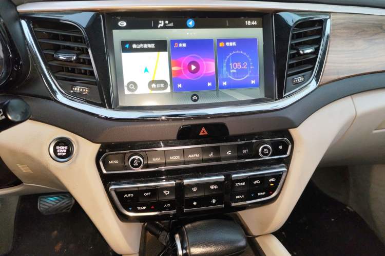 Used GAC Trumpchi GS8 2017 320T Two-Wheel Drive Luxury Smart Connectivity Version (7 Seats) Audio And AC Panel