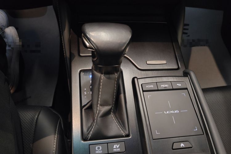 Used Lexus ES 2020 300h Premier Edition Gear Lever