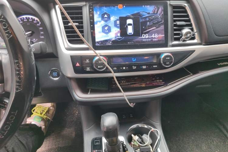 Used Toyota Highlander 2018 2.0T Four-Wheel Drive Luxury Version 7 Seats China VI Standard Audio And AC Panel