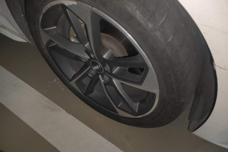 Used Audi A4L 2019 40 TFSI Fashion Version China V Right Front Wheel Hub