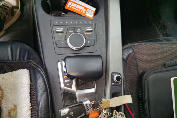 Used Audi A4L 2019 40 TFSI Ambition China VI Gear Lever